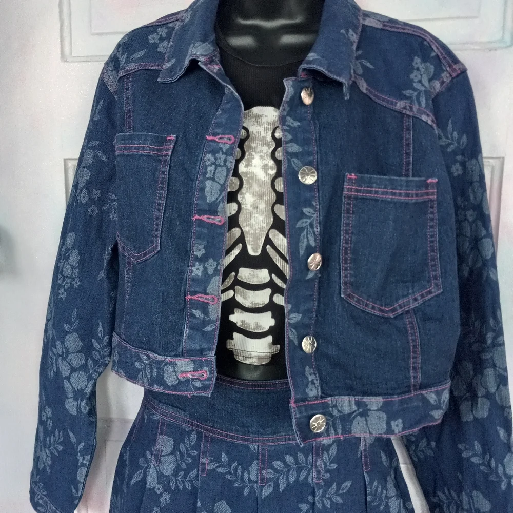 Delia*s NWT Coconut girl floral pattern Denim pleated set! Skirt & jacket! - Picture 4 of 8